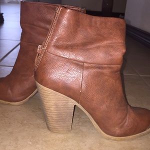 Size 6 brown leather boots